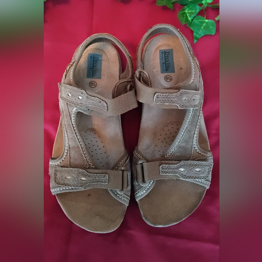 Womens Drexlite Classic Tan Strap Leather Suede Sandals